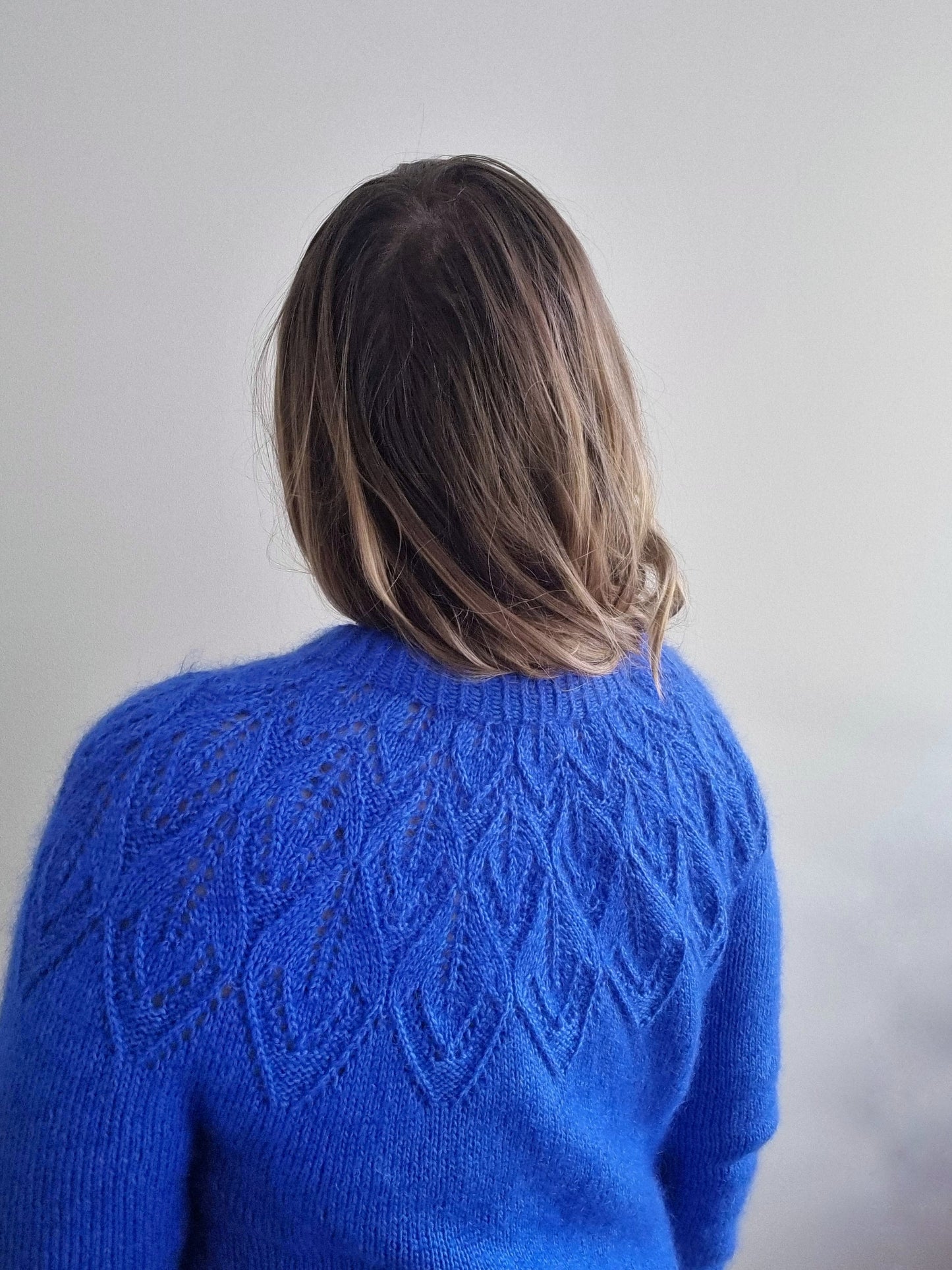Wood Anemone pullover