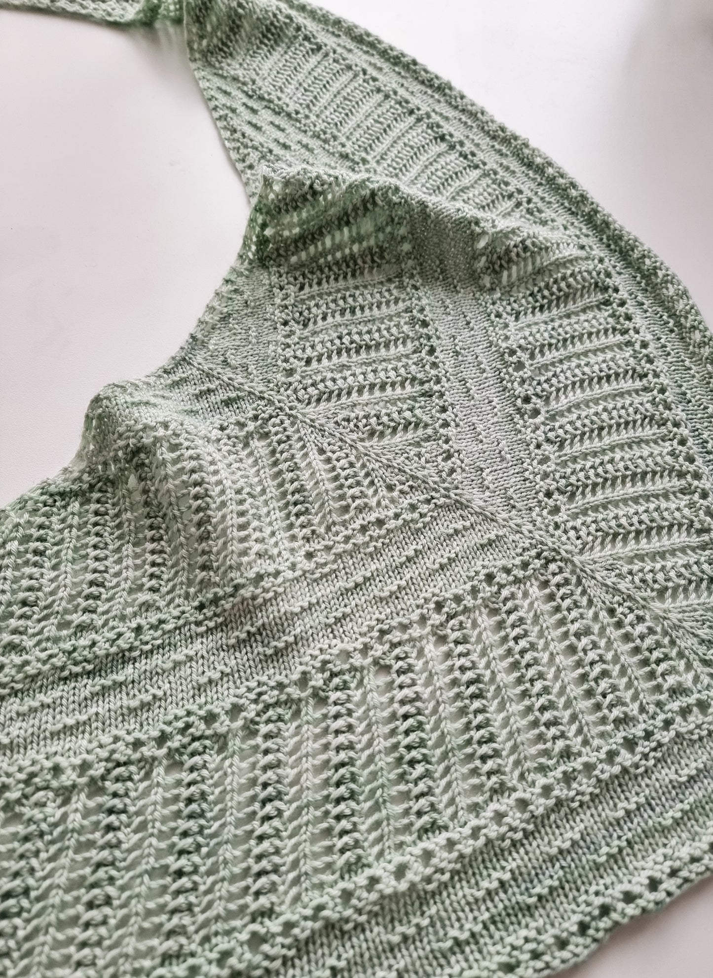 Tiny shells shawl