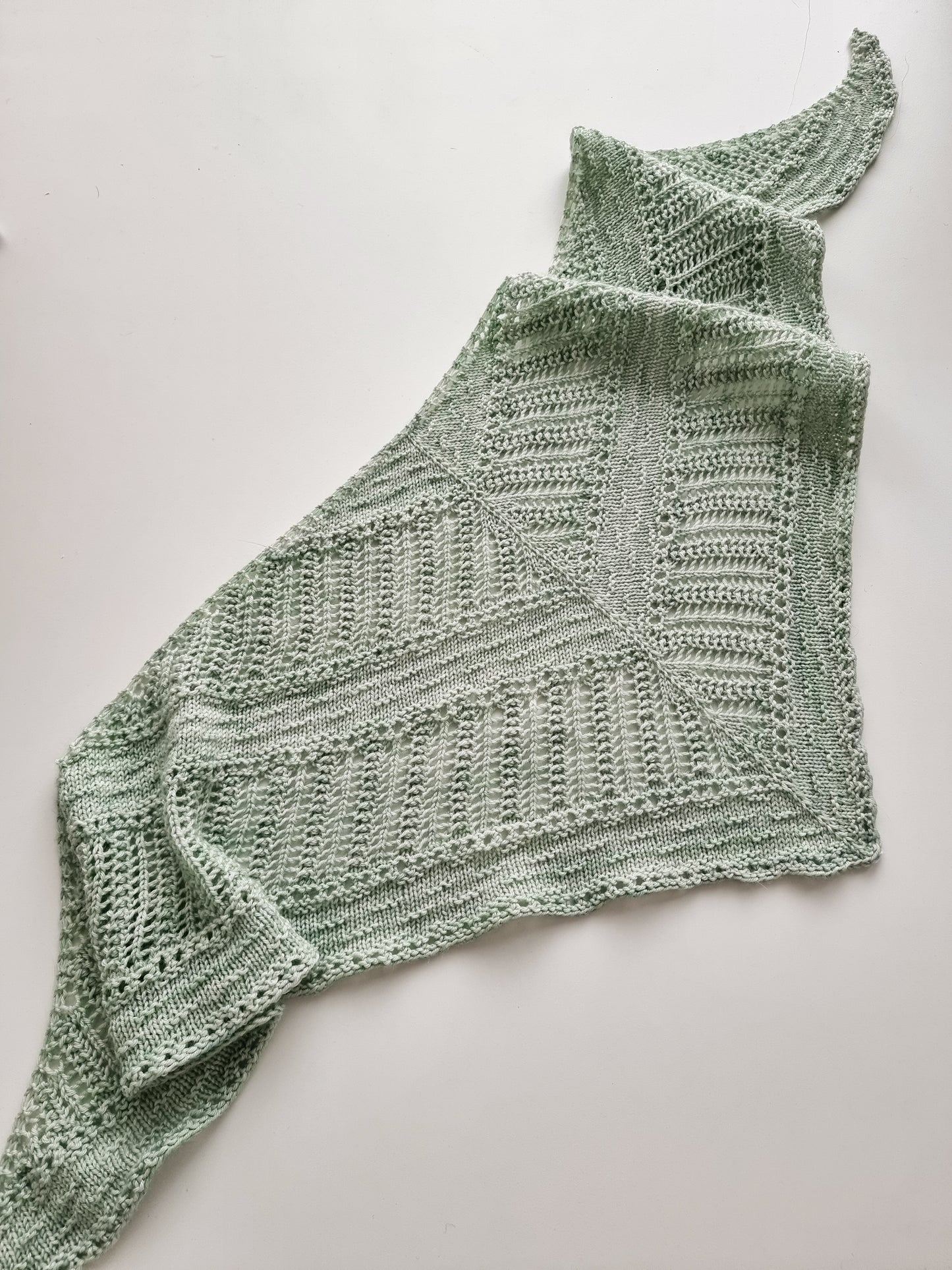 Tiny shells shawl