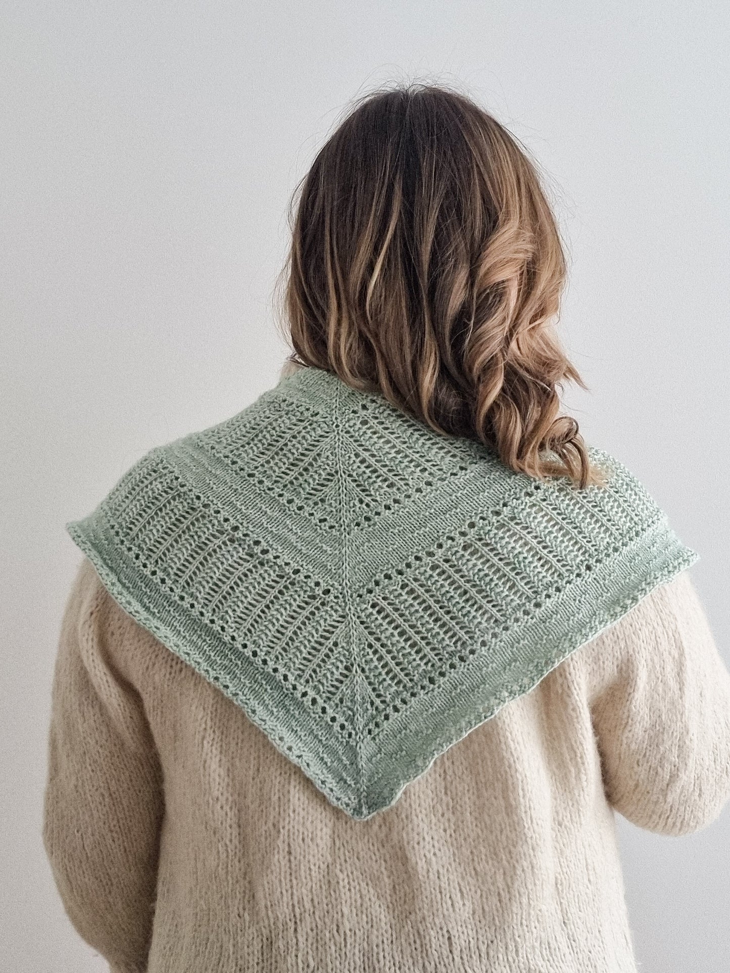 Tiny shells shawl