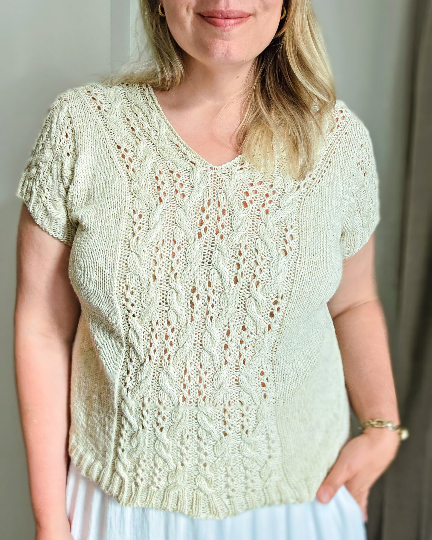 Laulu v-neck tee