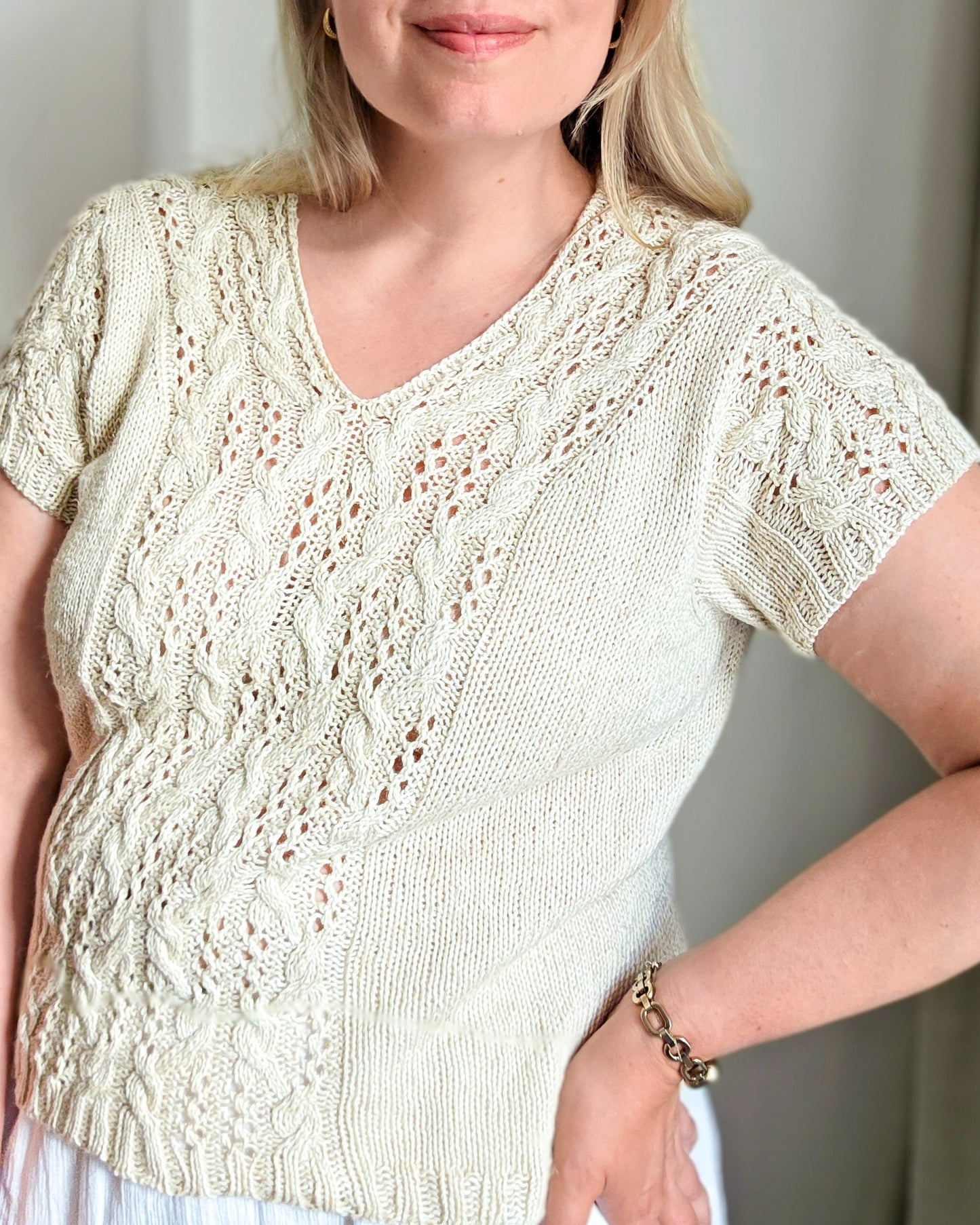 Laulu v-neck tee