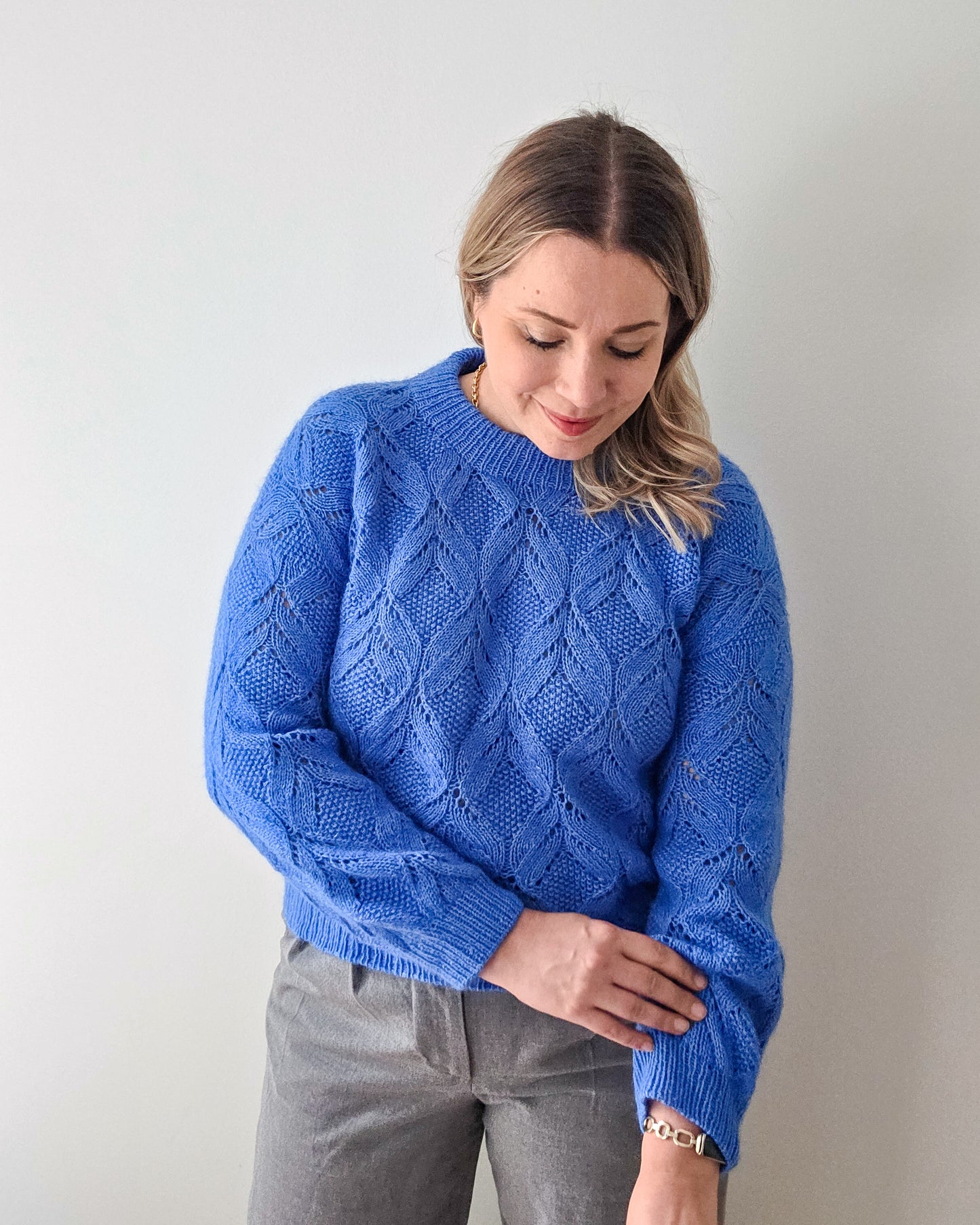 Poetic pullover