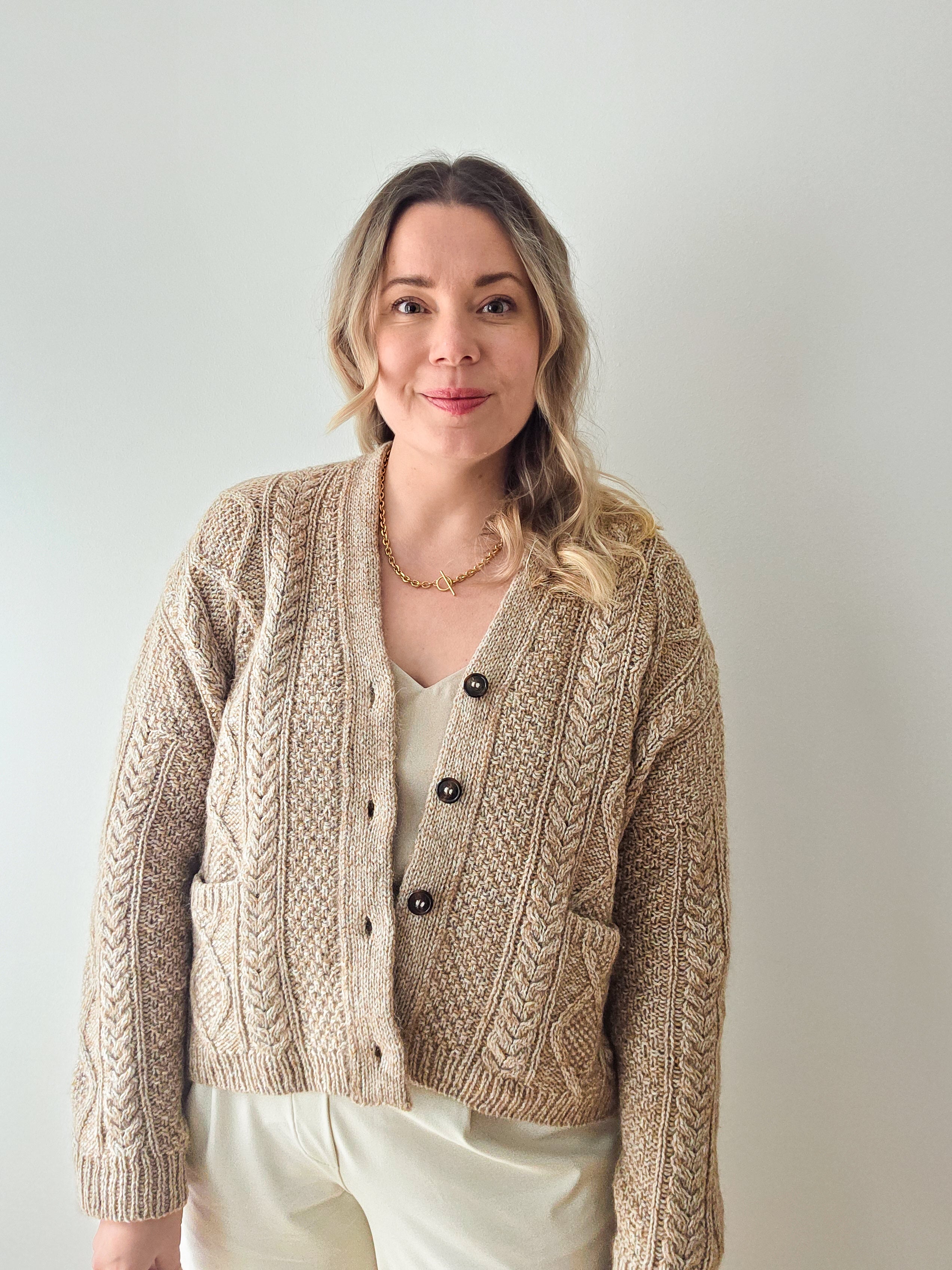 Book Club Cardigan – Sari Nordlund