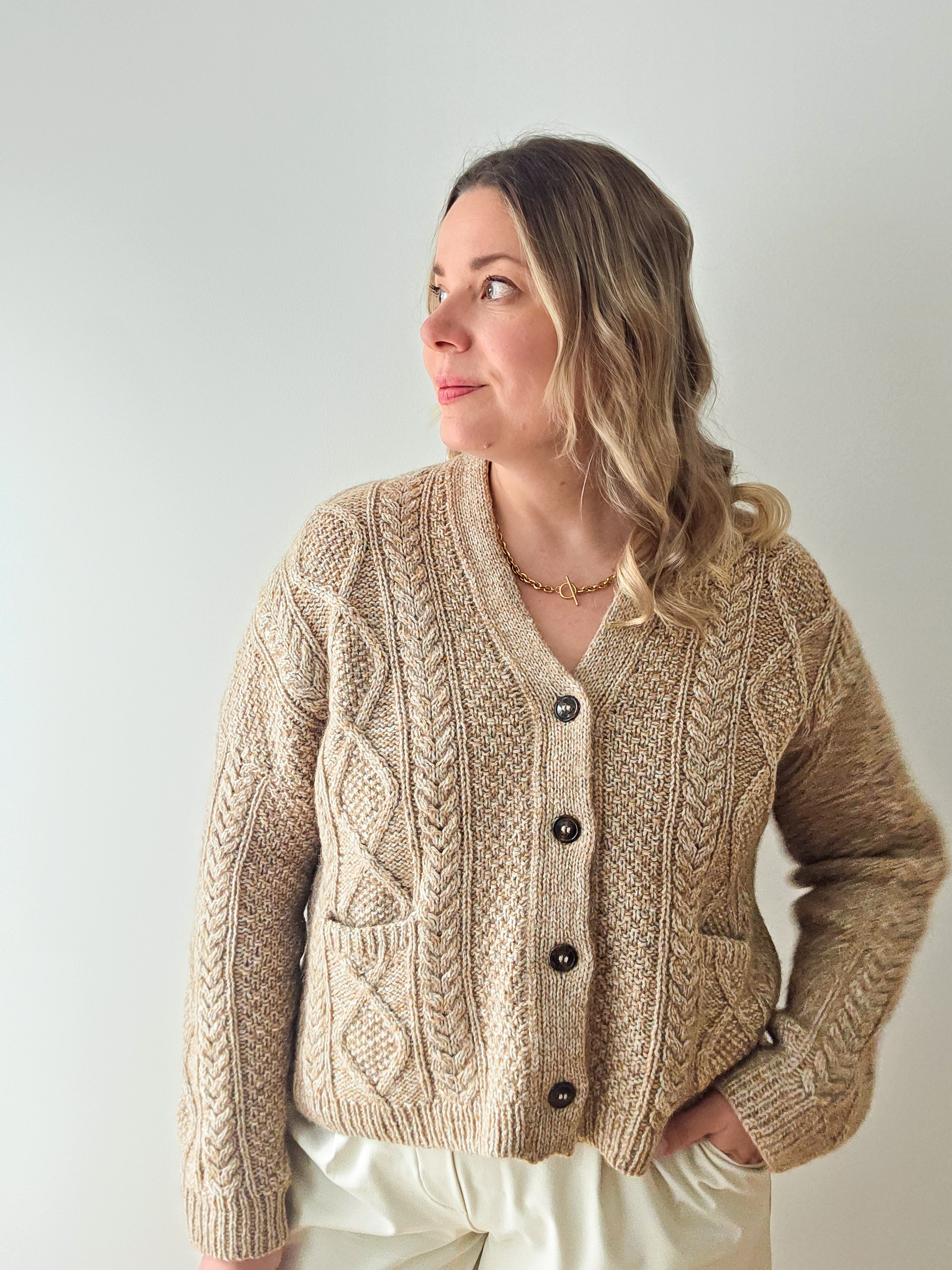 Book Club Cardigan – Sari Nordlund