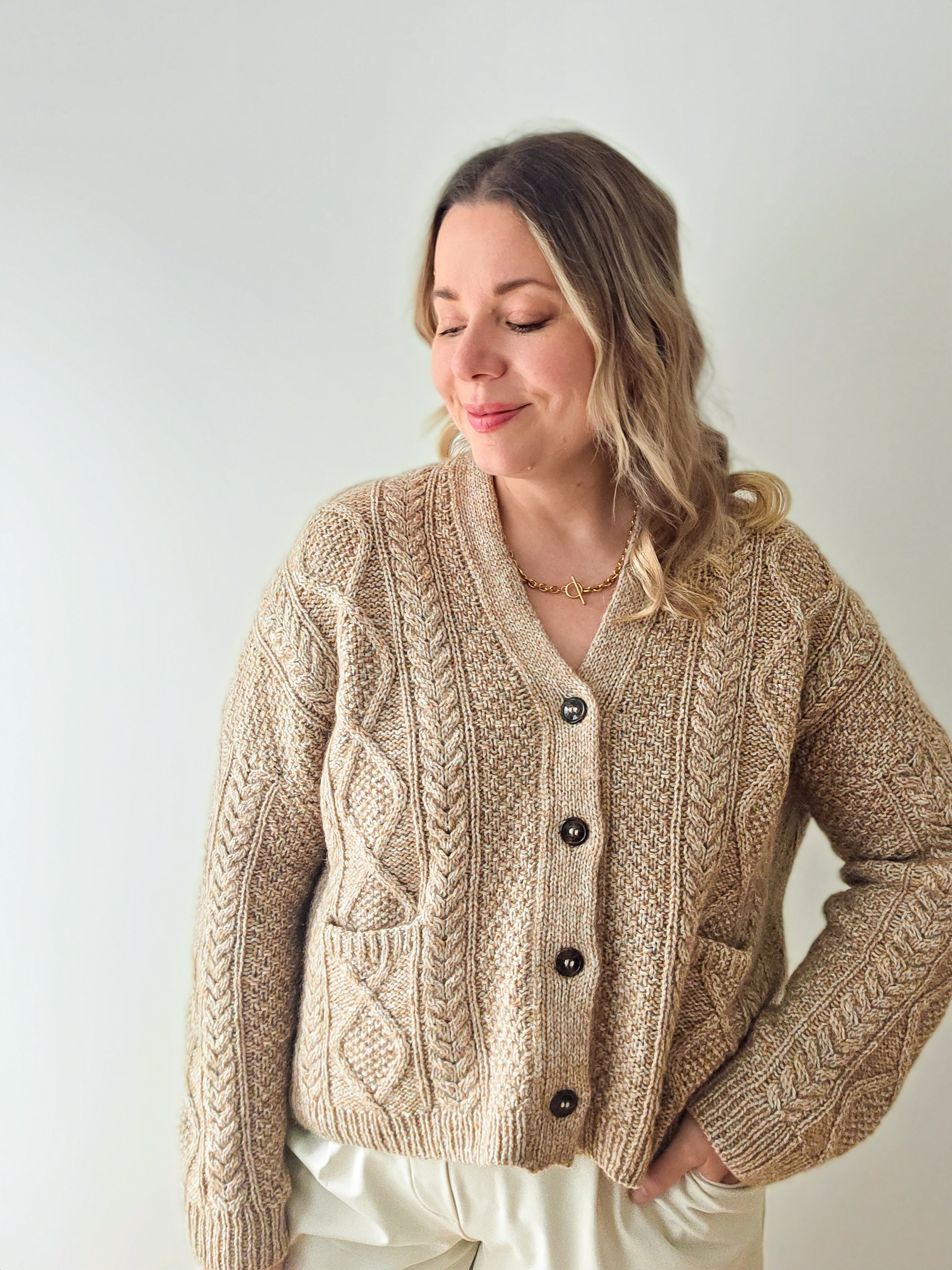 Book Club Cardigan – Sari Nordlund